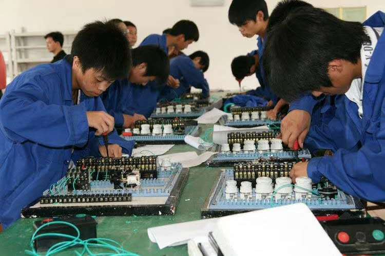 裝配電工學(xué)徒一般學(xué)多久(電工培訓(xùn)班一般需要多少錢)-圖1