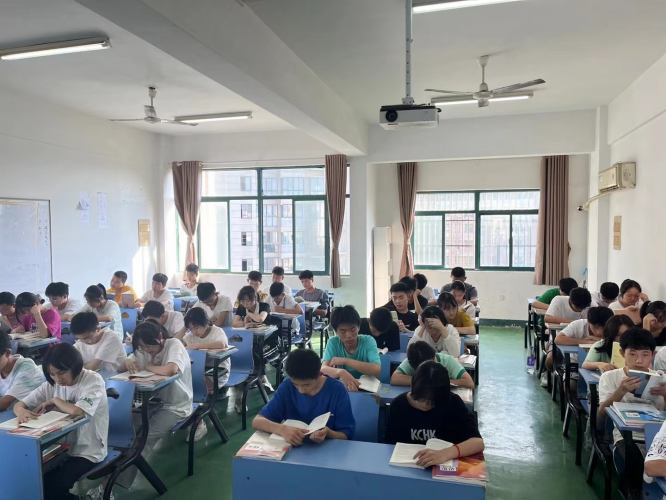 2025年安徽3+3升學班招生｜安徽工業(yè)職業(yè)技術學院全日制大專直通-圖2